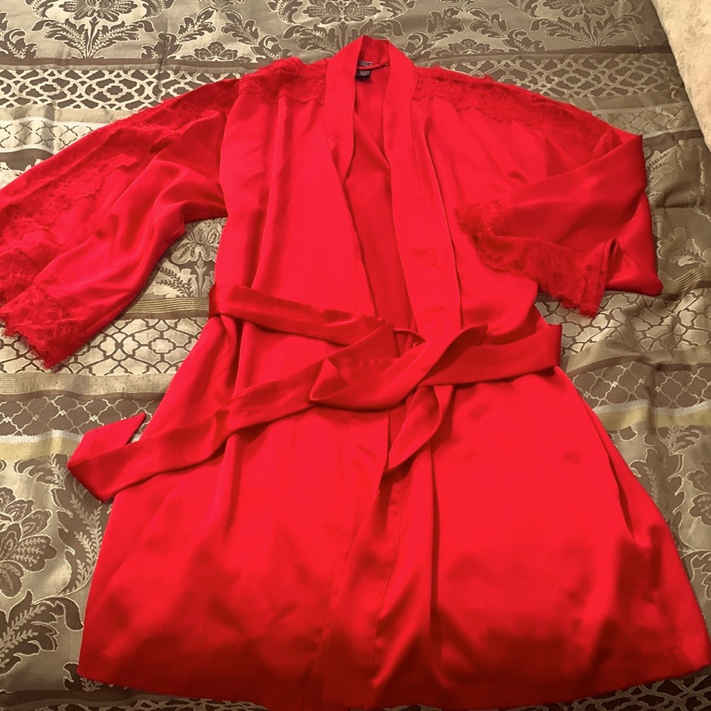 NWOT, Victoria’s Secret short red lace robe. Size XS, but fits up to a Medium.😍